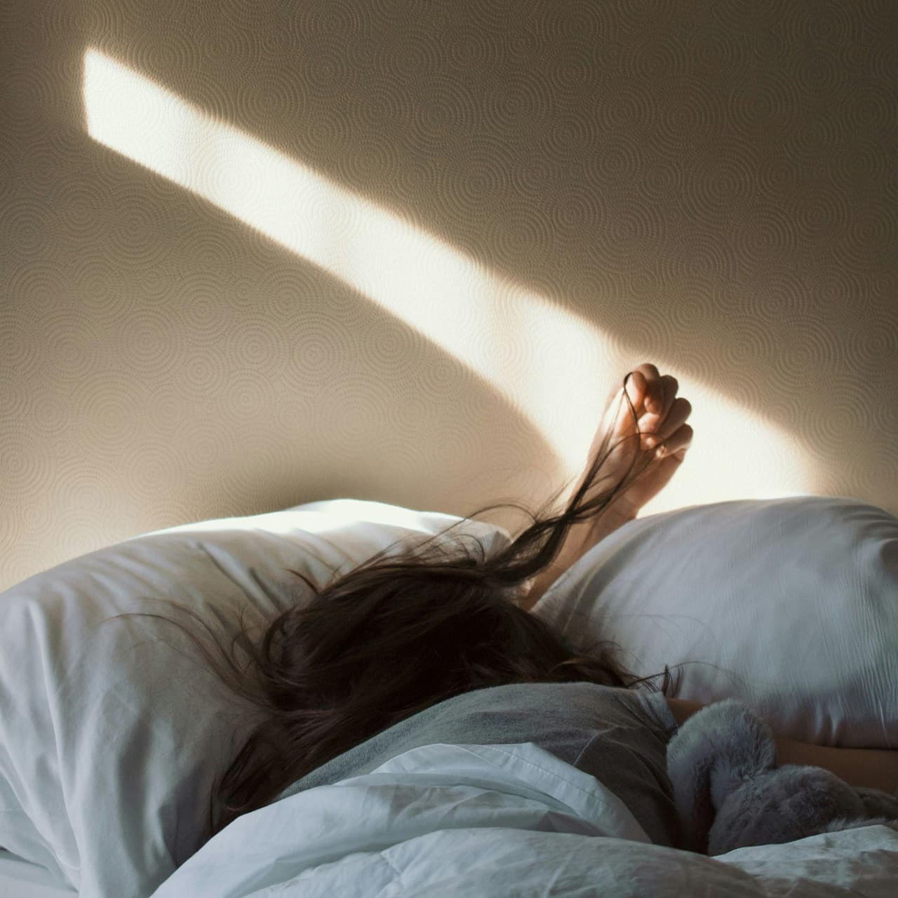 Waking Up Too Early? Here’s Why and How to Get Back to Dreamland!